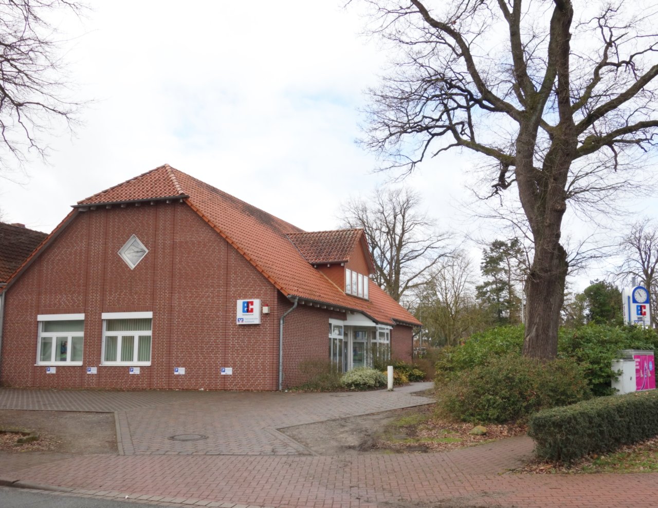 Straßenansicht/Parkplatz Straßenansicht/Parkplatz